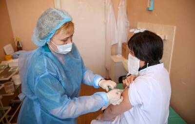 Украина предлагает своим гражданам, проживающим в Крыму, вакцинироваться прямо на границе