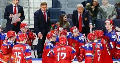 Российскую сборную по хоккею выгнали из самолета за пьянство, курение и отказ от масок