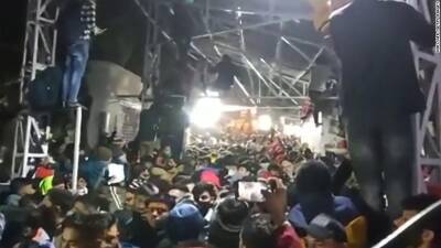 Женщины и молодые парни: из-за давки в новогоднюю ночь погибли 12 паломников в Индии