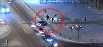 В Вологде потерявший страх водитель «двенадцатой» наехал на пешеходов, а его друг получил порцию газа