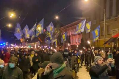 В Киеве прошло факельное шествие в день рождения Бандеры