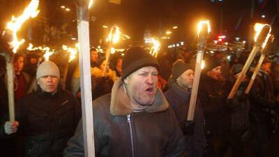 Факельное шествие в честь Бандеры началось в Киеве