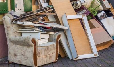Горожане жалуются на неубранный мусор во дворах Петроградки