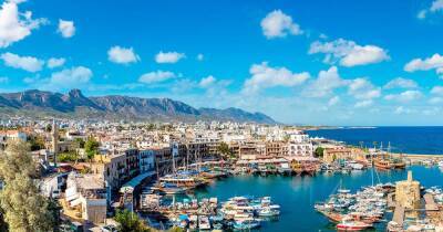 Кипр вводит новые ограничения: Туристам придется сдавать по три COVID-теста