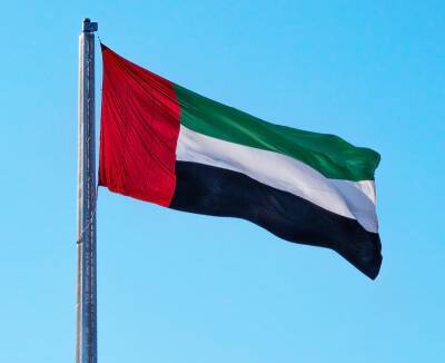 ОАЭ запретят невакцинированным гражданам выезжать за границу и мира