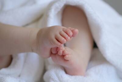 В Пскове родился первый в 2022 году ребенок