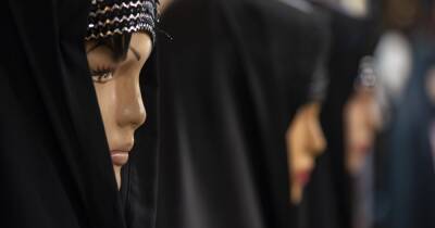 Талибы потребовали от торговцев одеждой обезглавить манекены