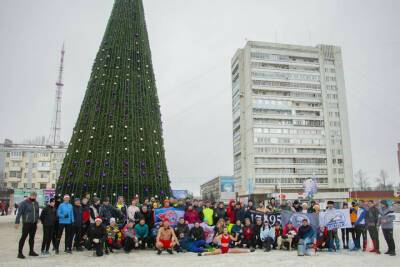 Жители Луганска приняли участие в новогоднем забеге