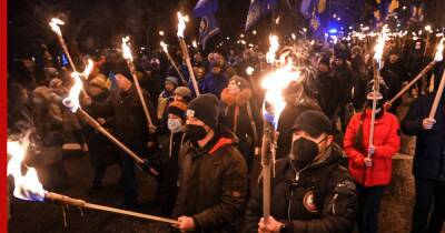 В Киеве националисты устроили факельное шествие в честь Бандеры