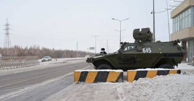 В МИД Казахстана заявили, что силовики противостоят террористам