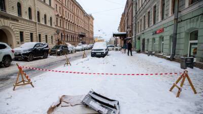 Снег и наледь вновь стали причиной нескольких аварий на дорогах Петербурга