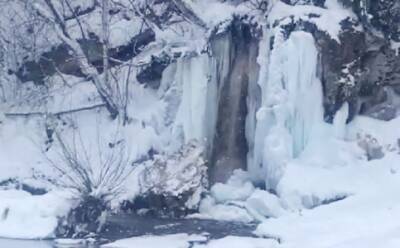 В Пермском крае на водопаде Плакун обрушился огромный валун