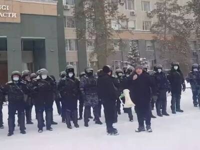 Силовики в Казахстане задержали на фоне протестов почти 8 тыс. человек