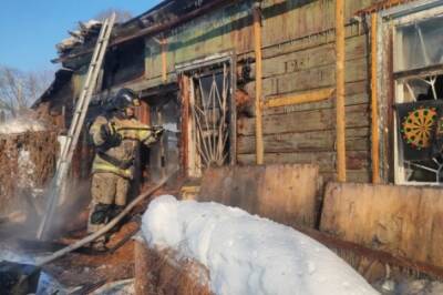 В Хабаровске сгорел жилой барак