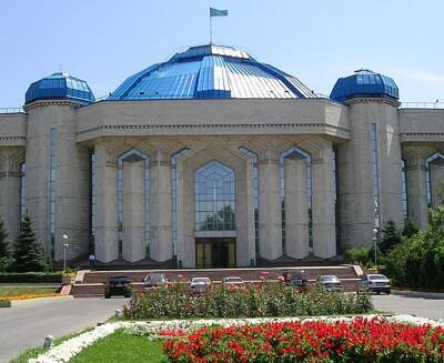 В Казахстане мародеры попытались выкрасть из музея древнее оружие