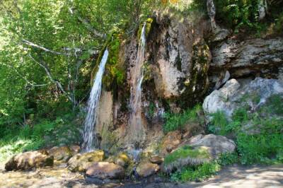 В Суксунском районе частично разрушен водопад "Плакун"
