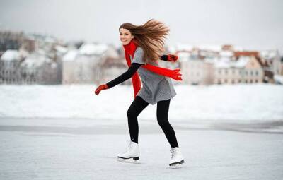 Несколько советов помогут самостоятельно научиться стоять и кататься на коньках — простой самоучитель
