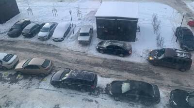 «Письма счастья» от мошенников из-за «неправильной парковки» снова облепили автомобили петербуржцев