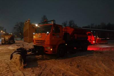 Утром 10 января четыре колонны техники вышли на уборку снега в Рязани