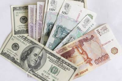 Курс доллара опустился ниже 75 рублей впервые с 4 января