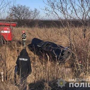 В Запорожской области перевернулся автомобиль «Пежо»: пассажир скончался. Фото