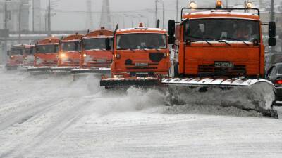 В Москве не прекращаются работы по расчистке городских улиц от снега