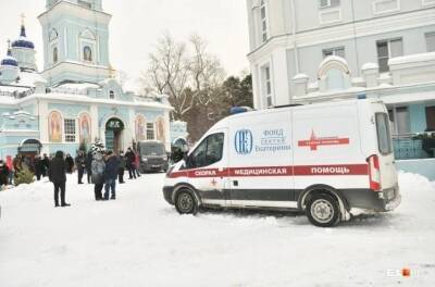 В Екатеринбургек к епархии приезжают скорые, чтобы попрощаться с умершей коллегой