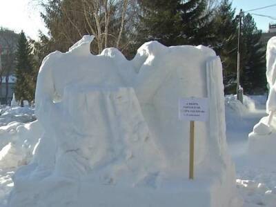 В Новосибирске вандалы разрушили снежную скульптуры в Первомайском сквере