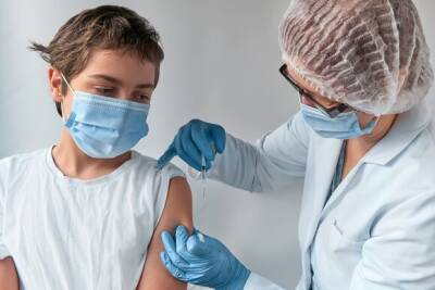 Вакцинация детей от коронавируса в Петербурге может стартовать уже через неделю