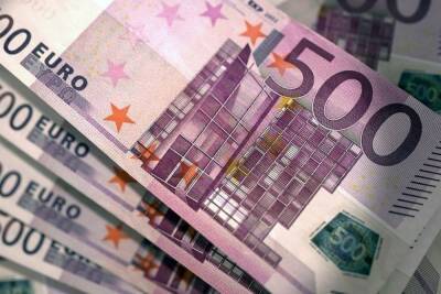 Официальный курс евро вырос на 1 рубль и 6 копеек