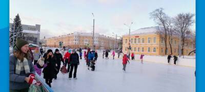 Более 10 тысяч человек посетили каток в центре Петрозаводска во время новогодних каникул