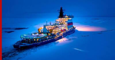 Атомный ледокол "Арктика" провел в порт Певек караван судов