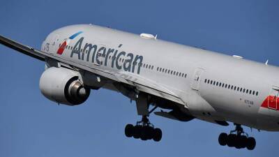 American Airlines проведет расследование из-за наклейки против Байдена