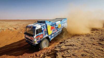 Экипаж Сотникова выиграл восьмой этап «Ралли Дакар» среди грузовиков