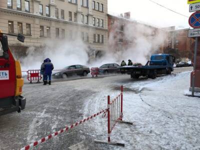 Прорыв трубы с горячей водой на перекрёстке Курляндской и Дровяной произошел в Петербурге