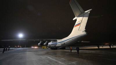 Самолет ВКС РФ доставил из Алма-Аты в Москву 146 россиян