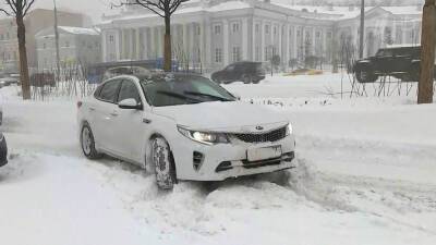 Рекордный снегопад в Центральной России увеличил и без того огромные сугробы