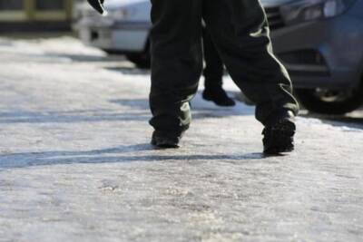 В Курске на скользких улицах за сутки травмы получили 132 человека