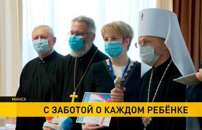 Митрополит Вениамин и министр здравоохранения Дмитрий Пиневич посетили Дом ребенка в Минске
