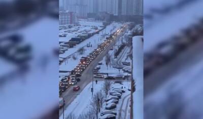 Жители Московской области застряли в пятикилометровой пробке