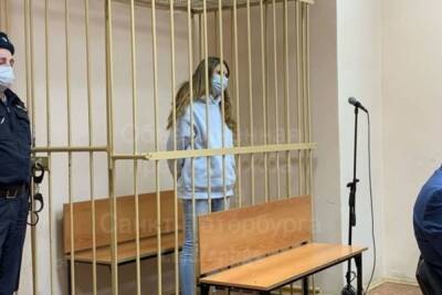 Суд Петербурга арестовал имущество жены владельца «Рив Гош» Инны Мейер