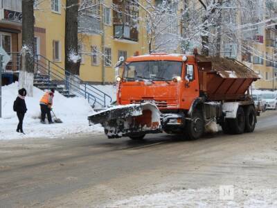 400 единиц техники вышло на борьбу со снегом в Нижнем Новгороде 10 января