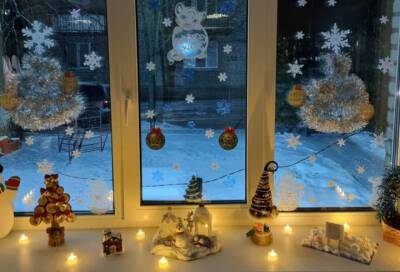 В Ленинградской области продолжается акция «Новогодние окна»