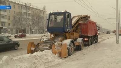 Коммунальщики Башкирии в усиленном режиме очищают улицы от снега