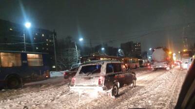 На улице Зубковой в Рязани образовалась пробка из троллейбусов