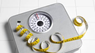 Диетолог Андреева рассказала, почему трудно снизить вес после праздников