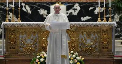 Папа Франциск призвал найти “приемлемые и долгосрочные решения” для мира в Украине