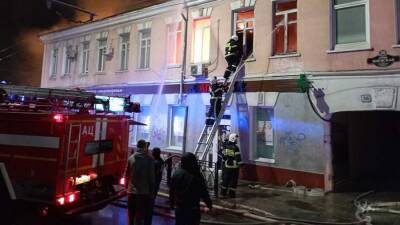 Крупный пожар произошел в жилом доме в Ялте