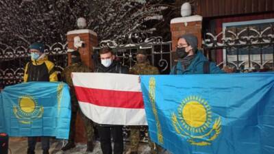«Алга Казахстан!» – у посольства РК в Киеве прошла акция...