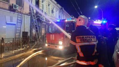 Спасатели ликвидировали пожар в многоквартирном доме в Ялте
